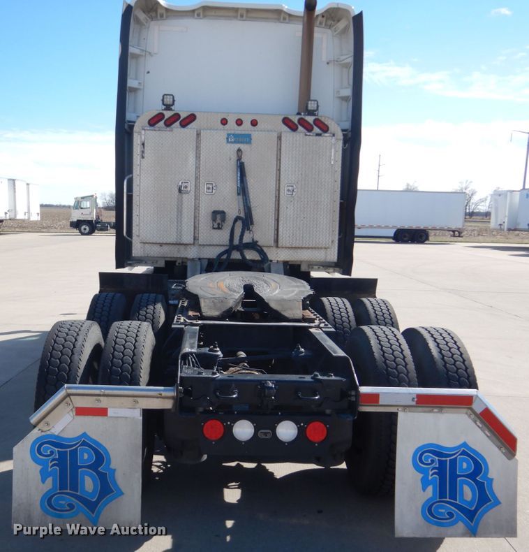 image for item GO9098 2015 Kenworth T680 semi truck