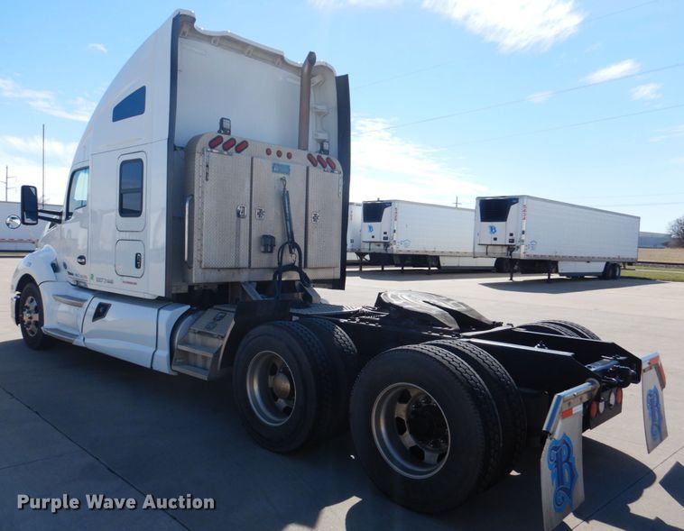 image for item GO9098 2015 Kenworth T680 semi truck