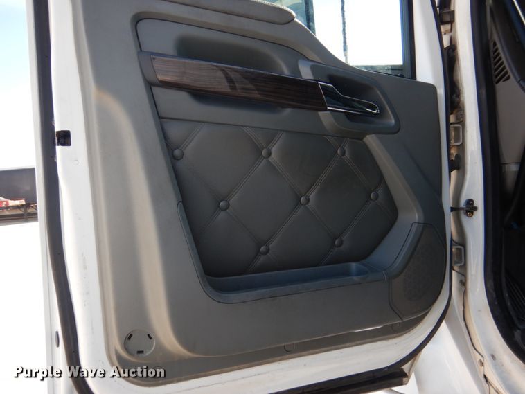 image for item GO9098 2015 Kenworth T680 semi truck