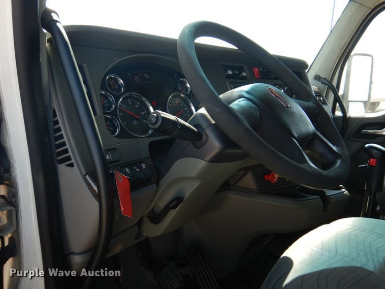 image for item GO9098 2015 Kenworth T680 semi truck