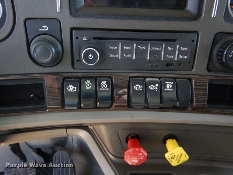 image for item GO9098 2015 Kenworth T680 semi truck