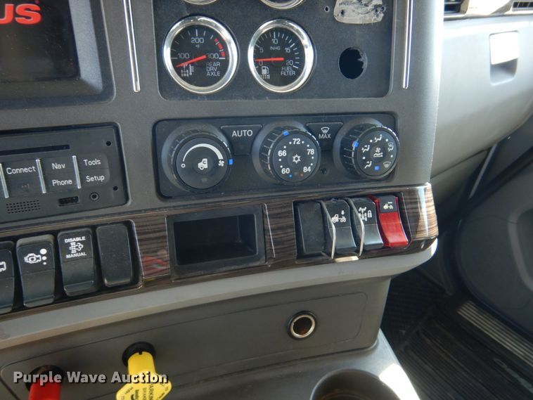 image for item GO9098 2015 Kenworth T680 semi truck