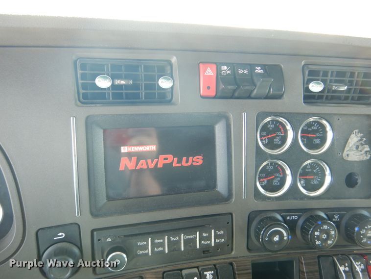 image for item GO9098 2015 Kenworth T680 semi truck