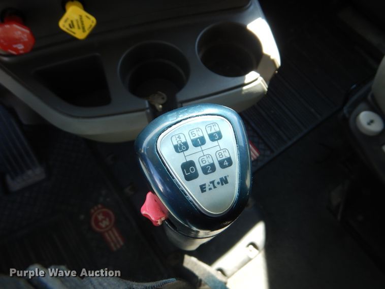 image for item GO9098 2015 Kenworth T680 semi truck