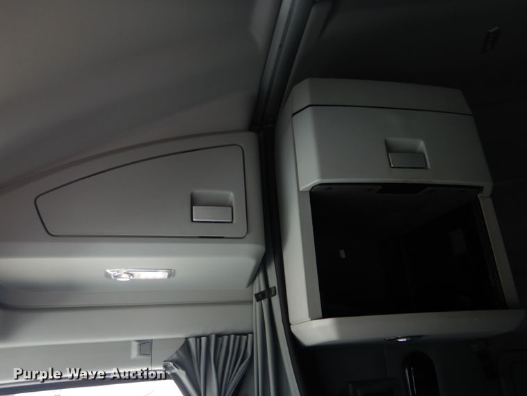 image for item GO9098 2015 Kenworth T680 semi truck