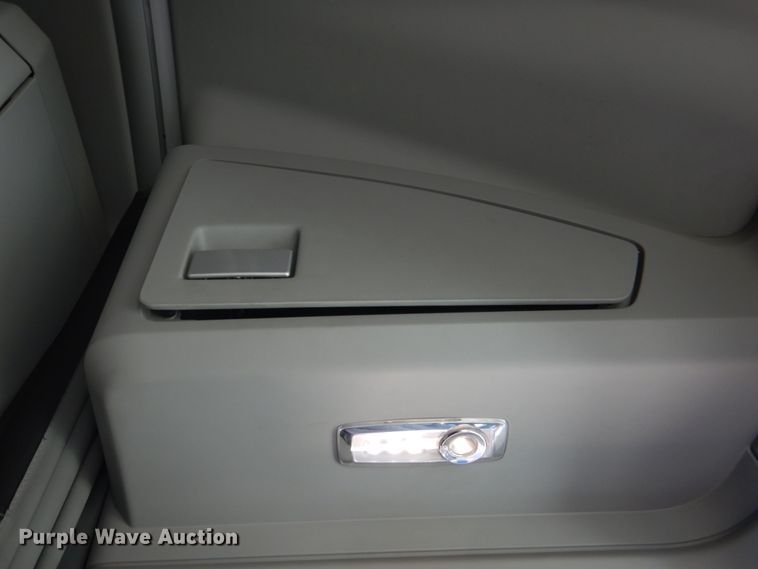 image for item GO9098 2015 Kenworth T680 semi truck