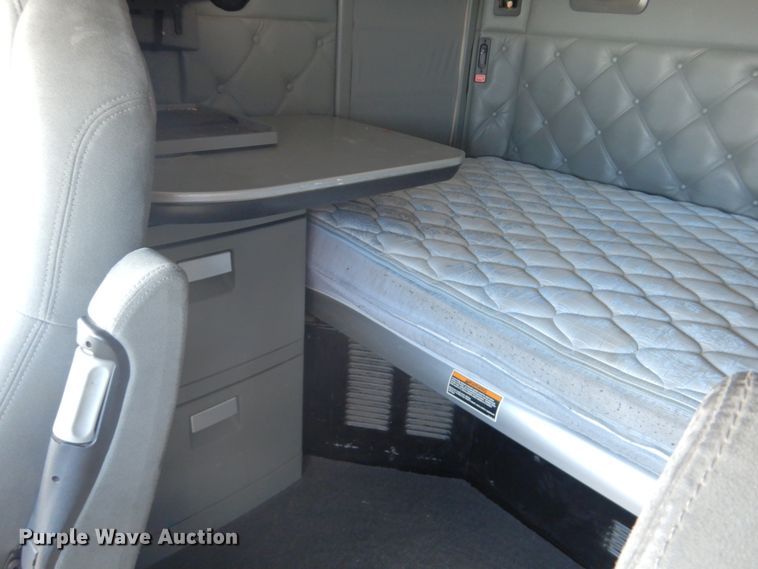 image for item GO9098 2015 Kenworth T680 semi truck