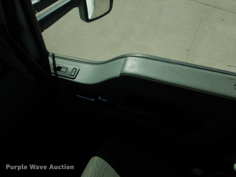 image for item GO9098 2015 Kenworth T680 semi truck