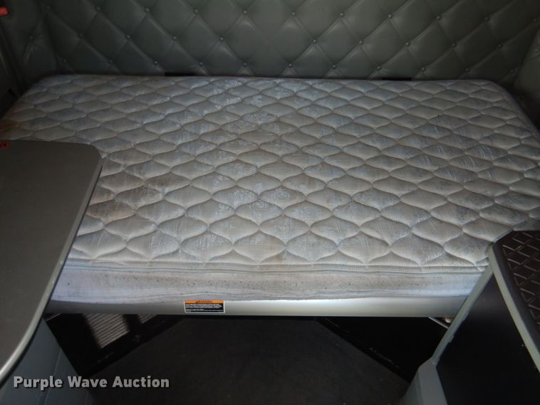 image for item GO9098 2015 Kenworth T680 semi truck