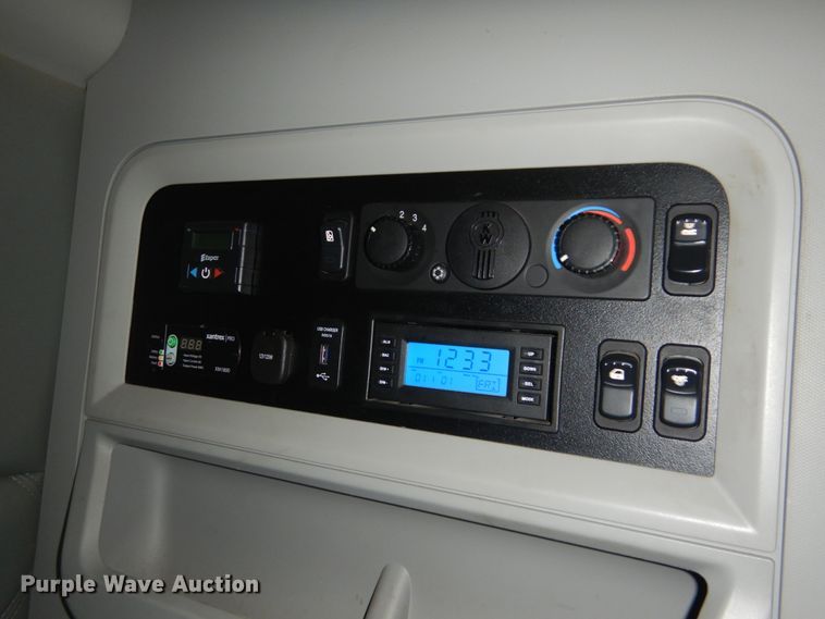 image for item GO9098 2015 Kenworth T680 semi truck