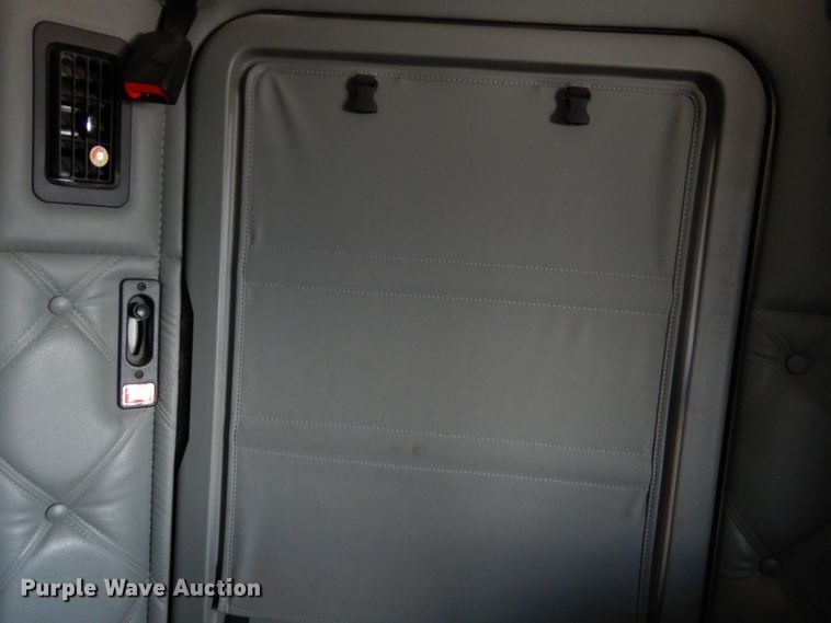 image for item GO9098 2015 Kenworth T680 semi truck