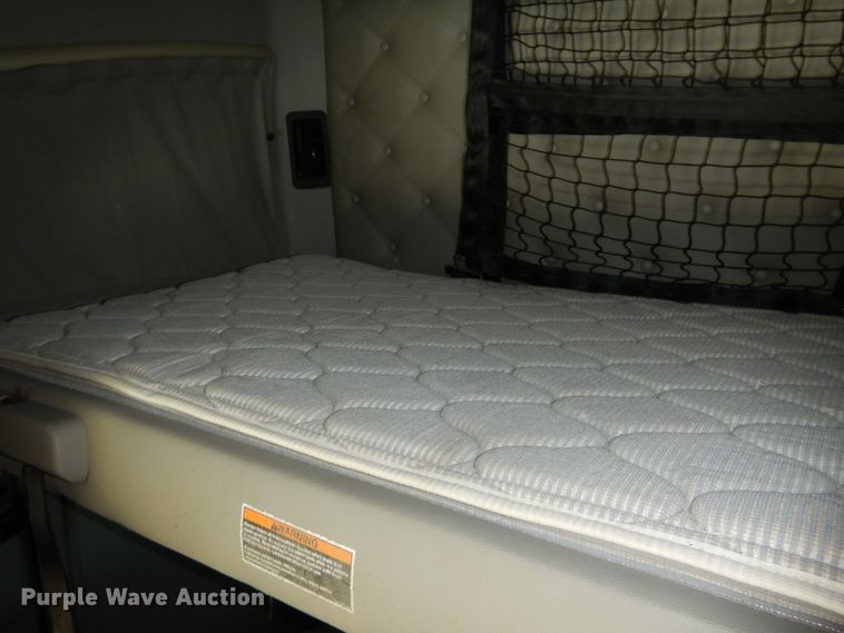 image for item GO9098 2015 Kenworth T680 semi truck