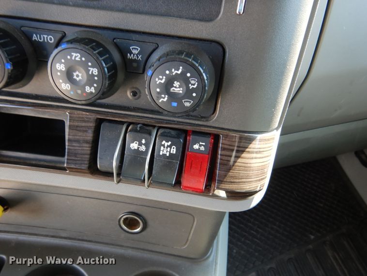 image for item GO9098 2015 Kenworth T680 semi truck