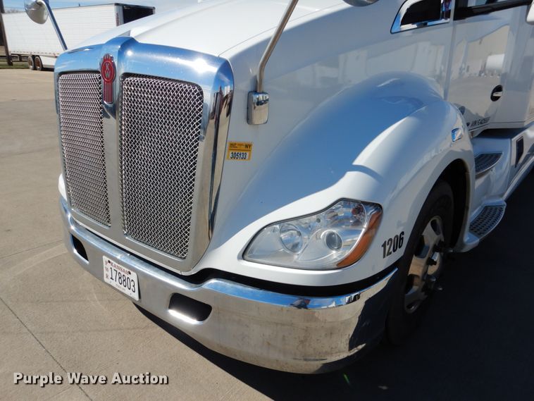 image for item GO9098 2015 Kenworth T680 semi truck
