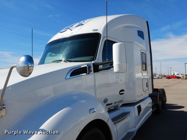 image for item GO9098 2015 Kenworth T680 semi truck