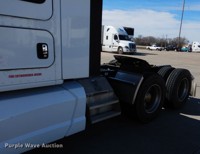 image for item GO9098 2015 Kenworth T680 semi truck