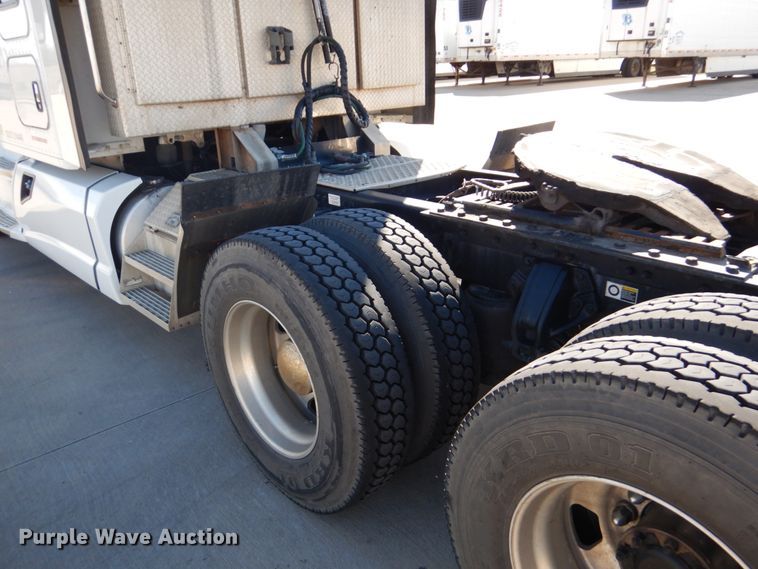 image for item GO9098 2015 Kenworth T680 semi truck