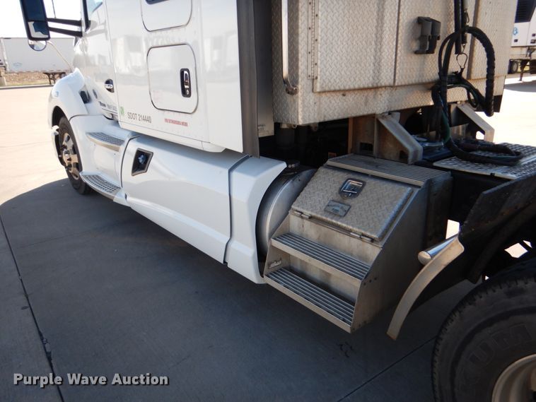 image for item GO9098 2015 Kenworth T680 semi truck