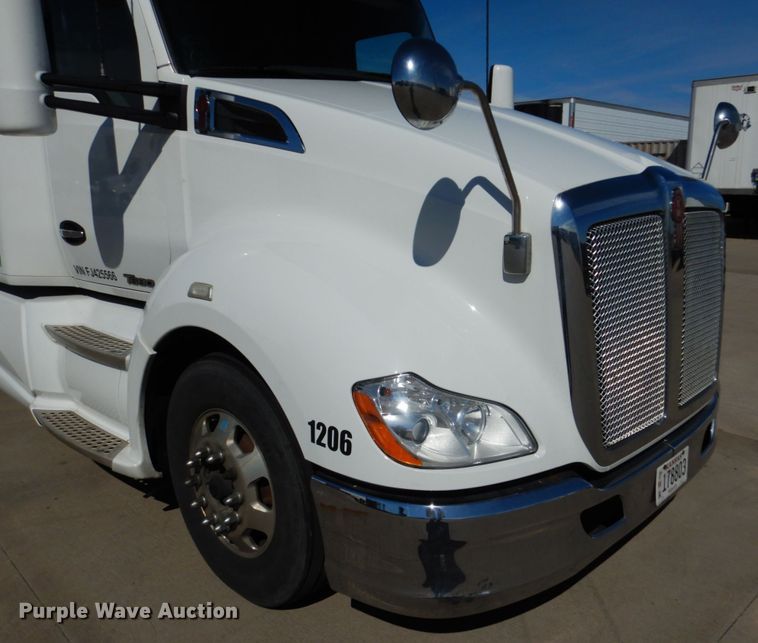 image for item GO9098 2015 Kenworth T680 semi truck