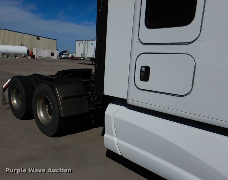 image for item GO9098 2015 Kenworth T680 semi truck