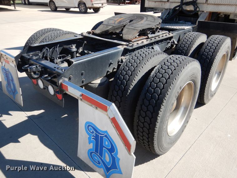 image for item GO9098 2015 Kenworth T680 semi truck