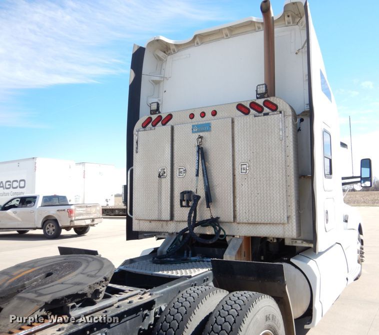 image for item GO9098 2015 Kenworth T680 semi truck