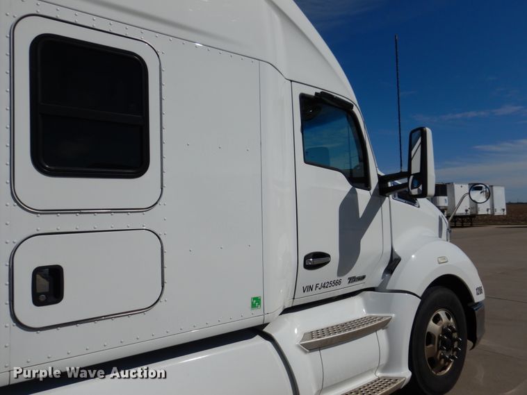 image for item GO9098 2015 Kenworth T680 semi truck