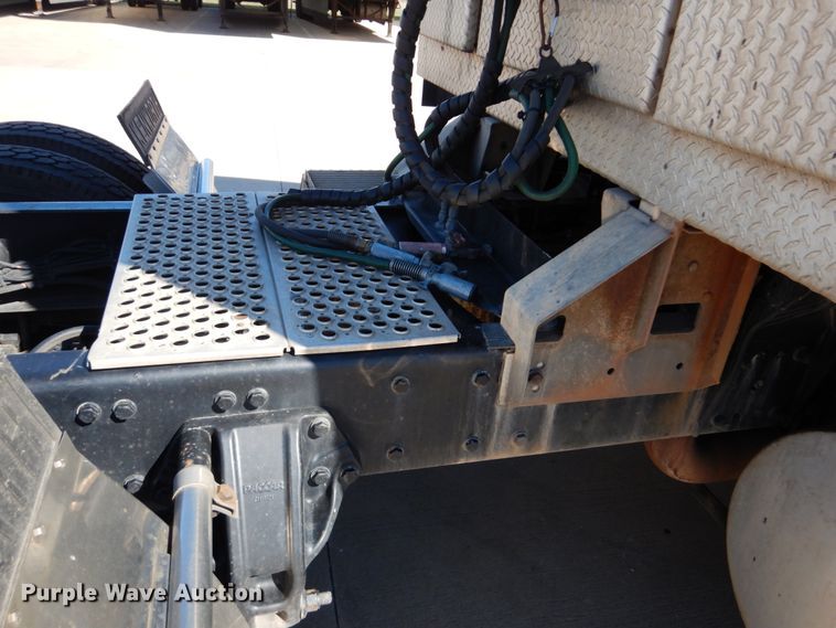 image for item GO9098 2015 Kenworth T680 semi truck