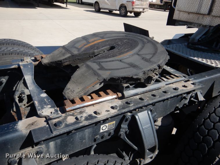 image for item GO9098 2015 Kenworth T680 semi truck