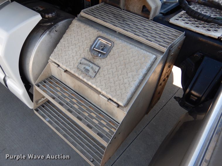 image for item GO9098 2015 Kenworth T680 semi truck