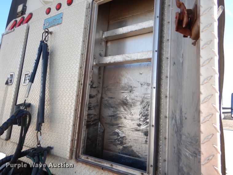 image for item GO9098 2015 Kenworth T680 semi truck