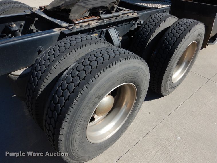 image for item GO9098 2015 Kenworth T680 semi truck