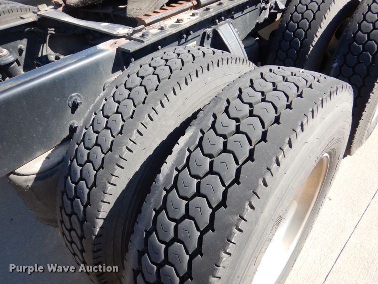 image for item GO9098 2015 Kenworth T680 semi truck