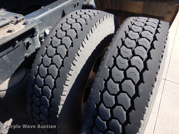 image for item GO9098 2015 Kenworth T680 semi truck