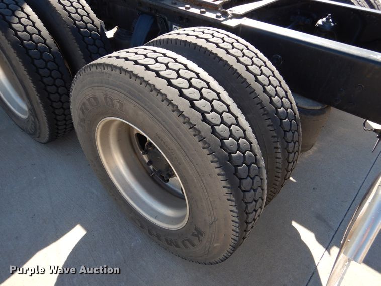 image for item GO9098 2015 Kenworth T680 semi truck