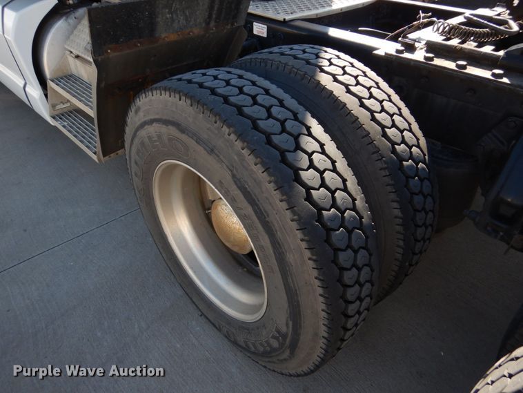 image for item GO9098 2015 Kenworth T680 semi truck