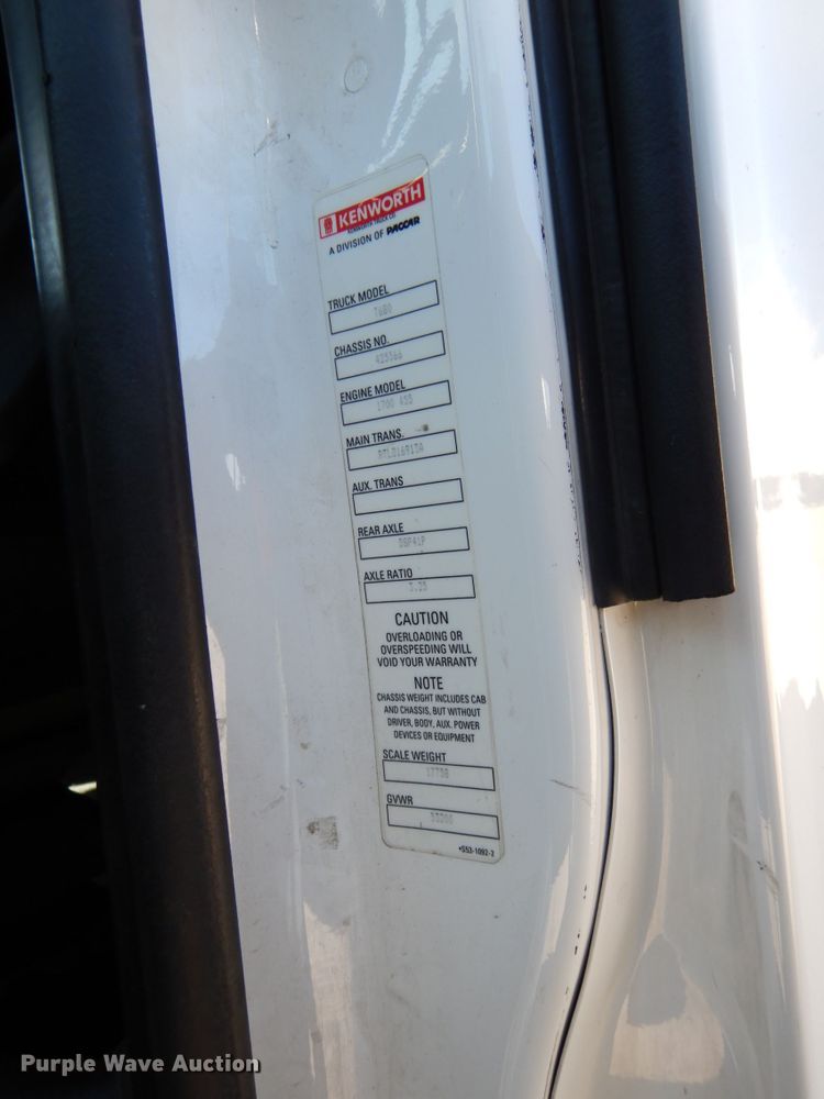 image for item GO9098 2015 Kenworth T680 semi truck