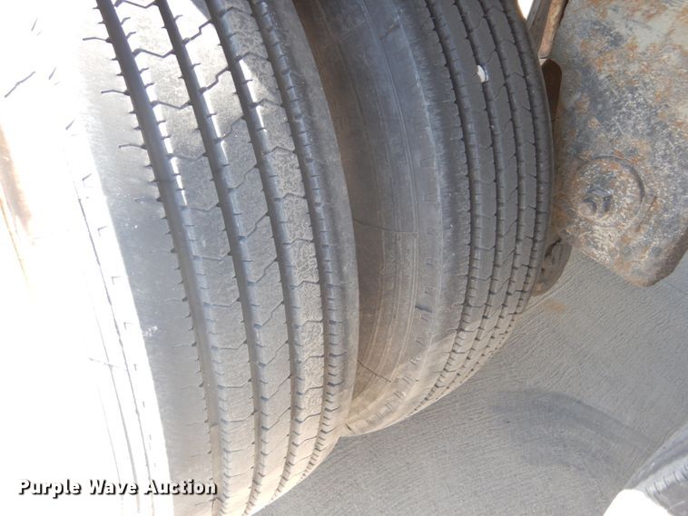 image for item GX9879 2004 Great Dane refrigerated van trailer