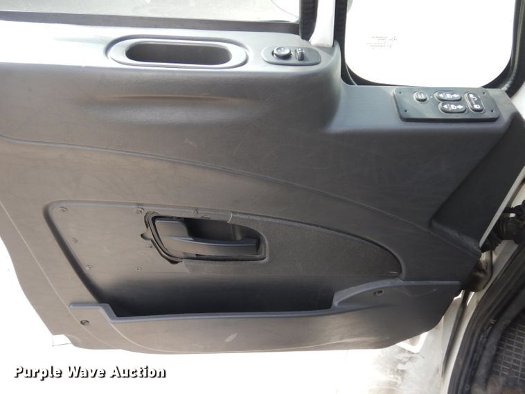 image for item GY9022 2013 International 4300 box truck