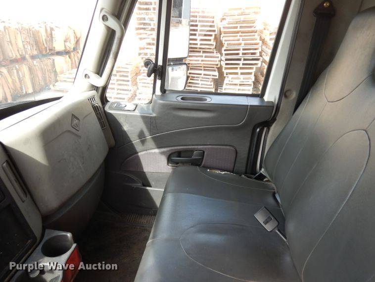 image for item GY9022 2013 International 4300 box truck