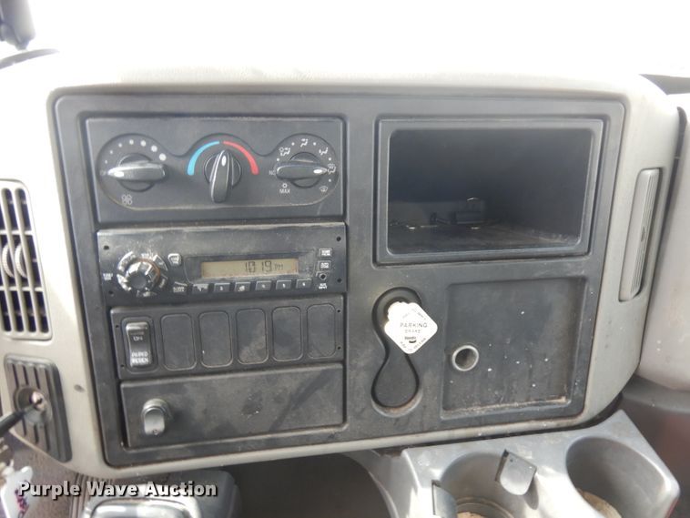 image for item GY9022 2013 International 4300 box truck