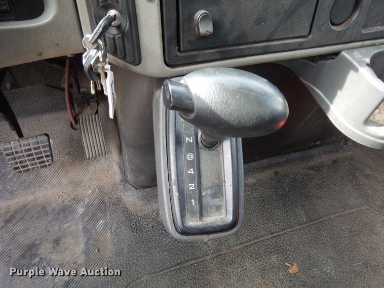 image for item GY9022 2013 International 4300 box truck