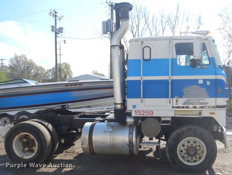 image for item GY9756 1975 International Transtar semi truck