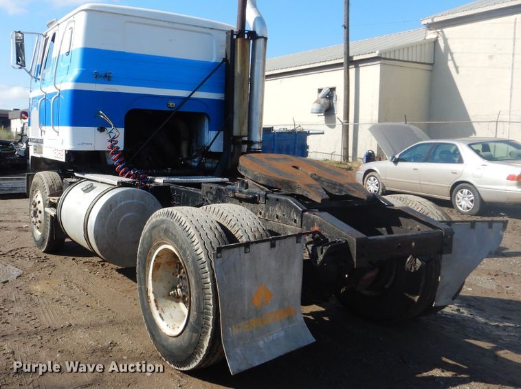 image for item GY9756 1975 International Transtar semi truck