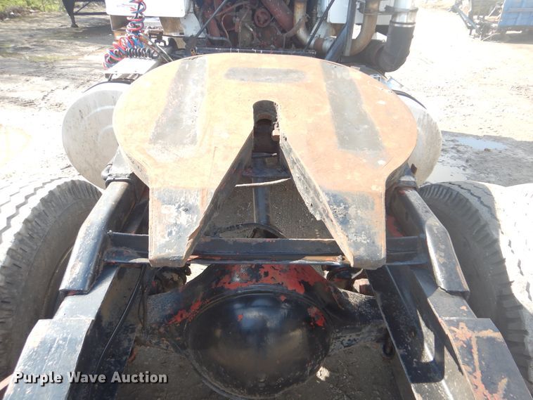 image for item GY9756 1975 International Transtar semi truck