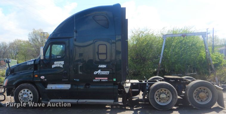 image for item GY9758 2012 Freightliner Cascadia semi truck