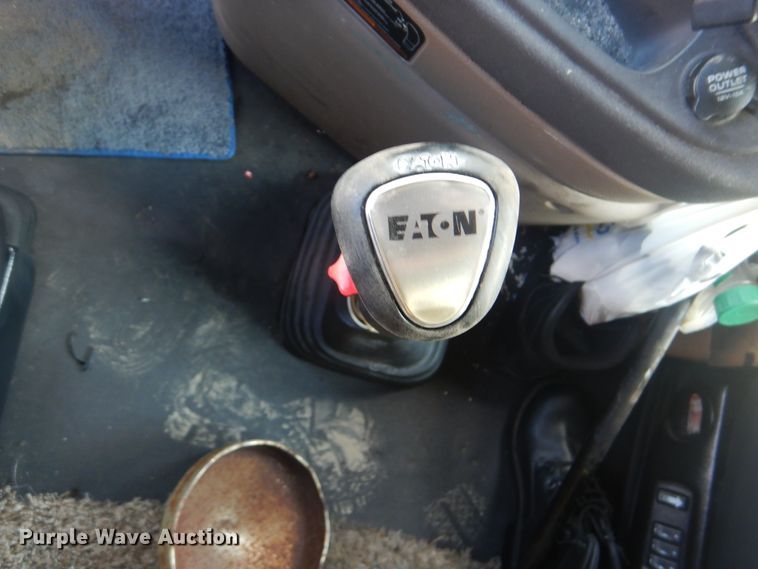 image for item GY9758 2012 Freightliner Cascadia semi truck