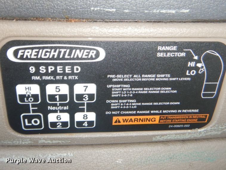 image for item GY9758 2012 Freightliner Cascadia semi truck