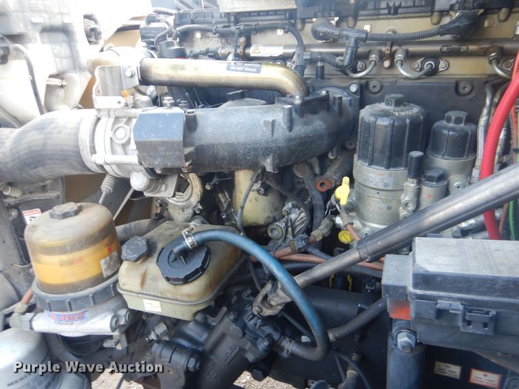 image for item GY9758 2012 Freightliner Cascadia semi truck