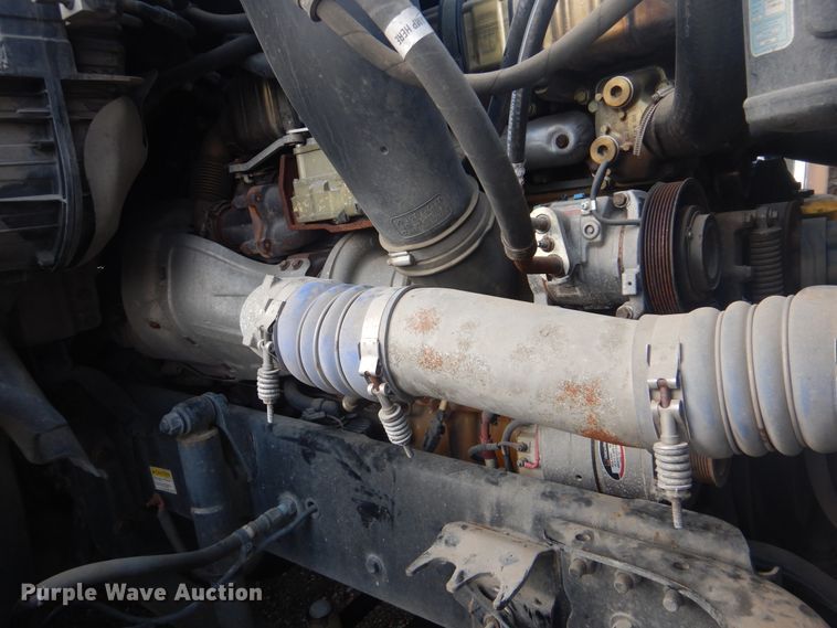 image for item GY9758 2012 Freightliner Cascadia semi truck